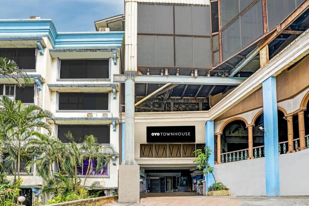 Townhouse 809 Royal Palms Hotel - Rose Collection Mumbai Exterior photo