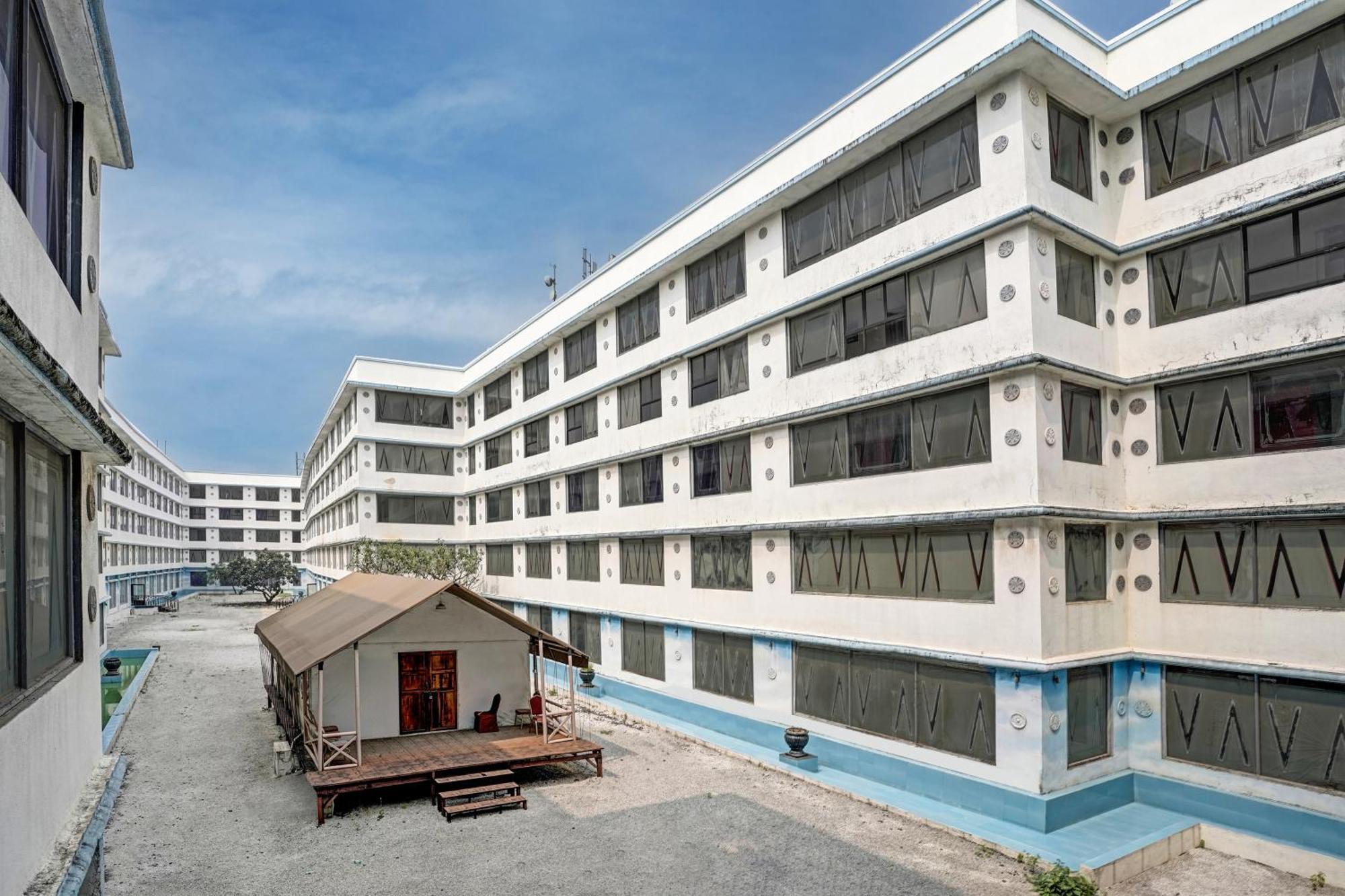 Townhouse 809 Royal Palms Hotel - Rose Collection Mumbai Exterior photo