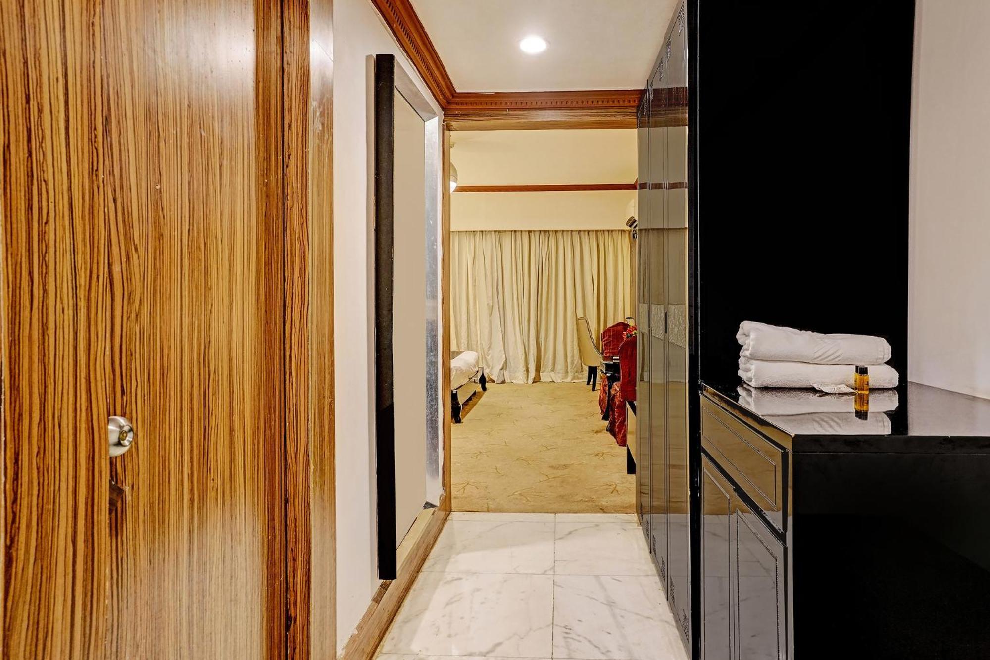 Townhouse 809 Royal Palms Hotel - Rose Collection Mumbai Exterior photo